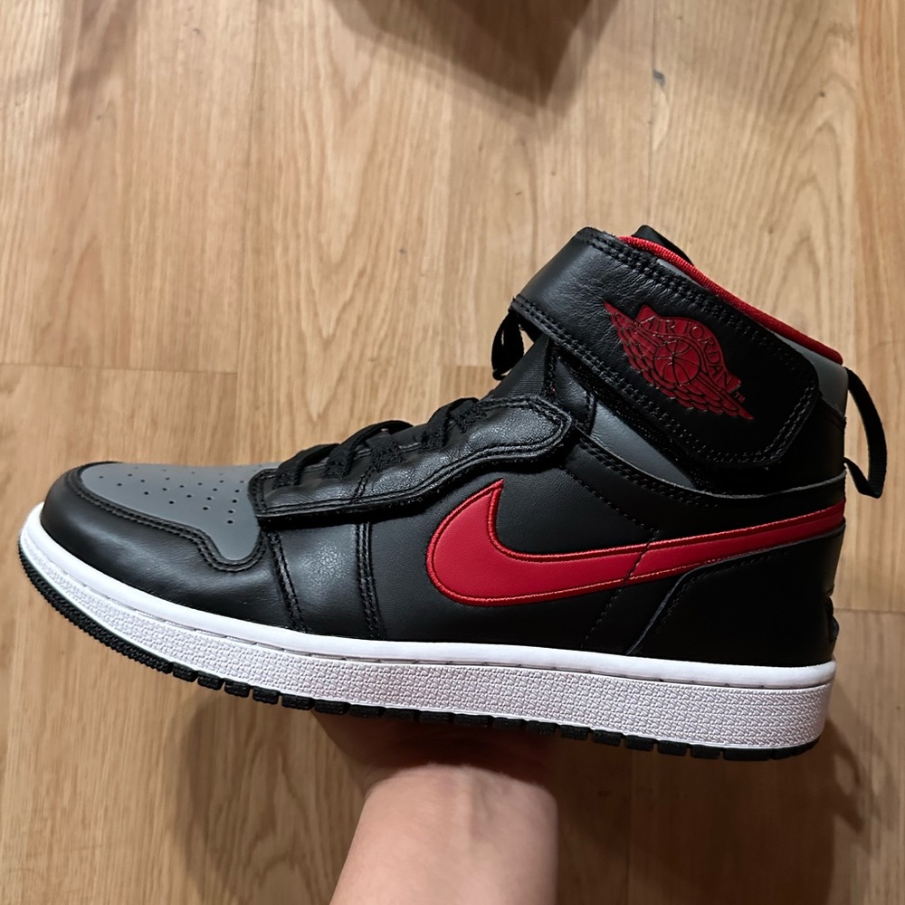Air Jordan 1 Hi FlyEase